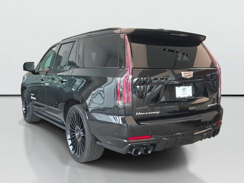 Used 2025 Cadillac Escalade V AWD/4WD image 4