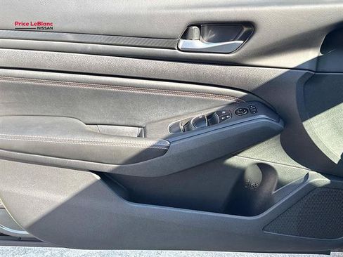 Used 2022 Nissan Altima 2.5 SR FWD image 17