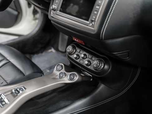 Used 2014 Ferrari California image 25