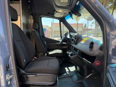 Used 2019 Mercedes-Benz Sprinter 144 image 17