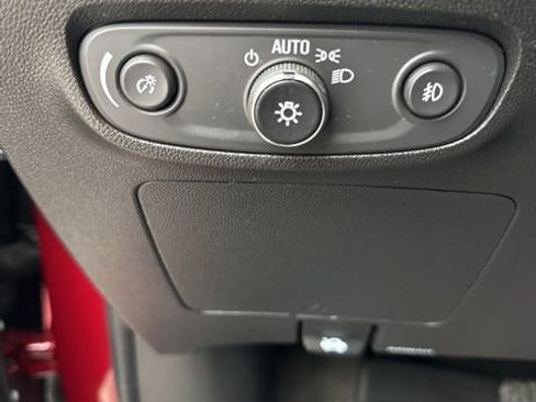 Used 2021 Buick Encore GX Essence w/ Experience Buick Package image 32