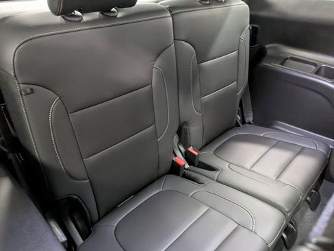 Used 2023 GMC Acadia SLT w/ Elevation Edition image 28