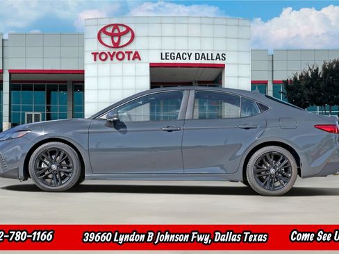 Used 2025 Toyota Camry SE FWD image 6