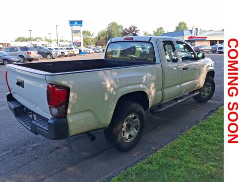 Used 2018 Toyota Tacoma SR AWD/4WD image 5