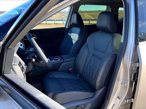 New 2026 Nissan Rogue Platinum image 9