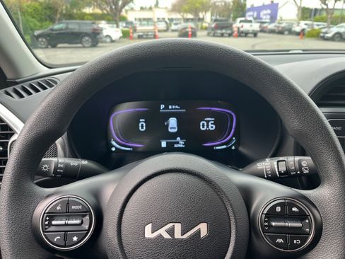 Used 2025 Kia Soul LX w/ LX Technology Package image 25