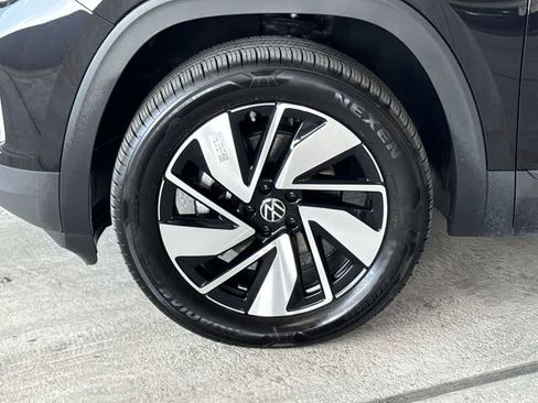 Used 2026 Volkswagen Atlas SE FWD image 11