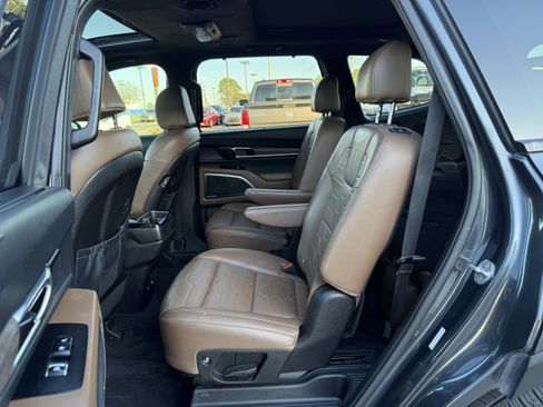 Used 2022 Kia Telluride SX w/ SX Prestige Package image 34