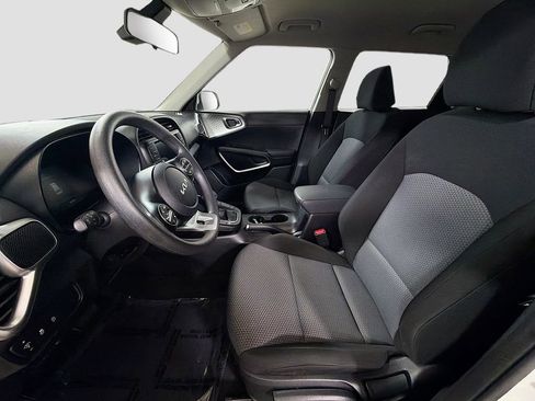 Used 2023 Kia Soul LX w/ LX Technology Package FWD image 20