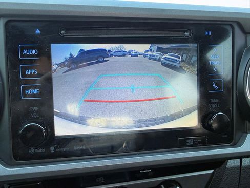 Used 2016 Toyota Tacoma TRD Sport w/ Towing Package image 28