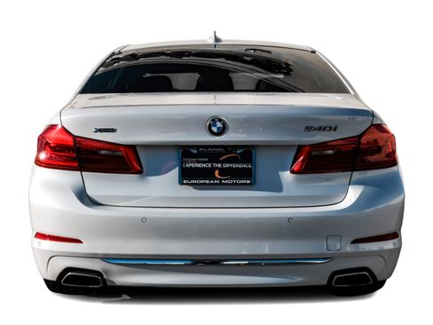Used 2018 BMW 540i xDrive image 9