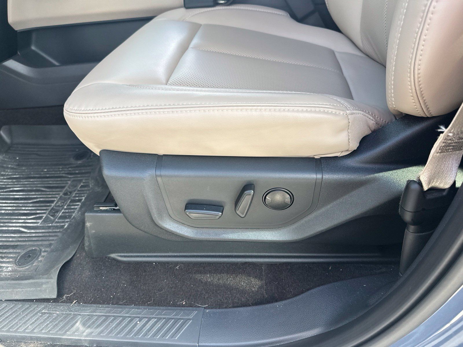 Used 2023 Ford Expedition XLT RWD image 5