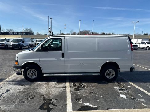 Used 2024 GMC Savana 2500 w/ Driver Convenience Package image 5