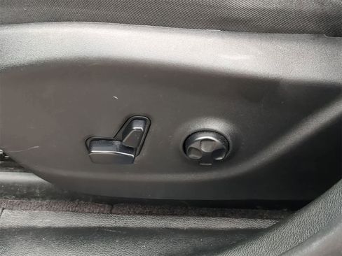 Certified 2019 Jeep Cherokee Limited w/ Luxury Group image 24