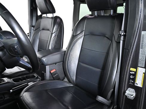 Used 2020 Jeep Wrangler Unlimited Sahara AWD/4WD image 23
