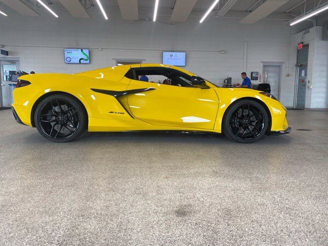 Used 2025 Chevrolet Corvette Z06 RWD image 4