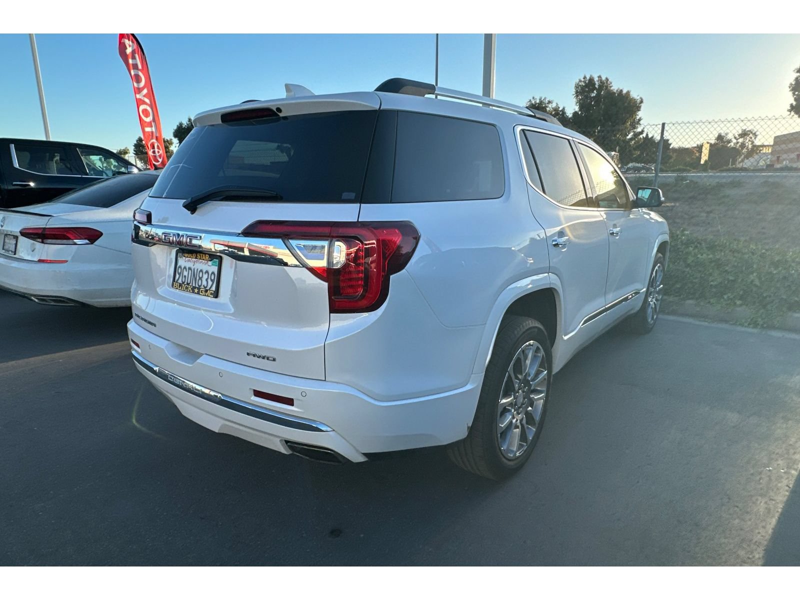 Used 2023 GMC Acadia Denali w/ Denali Ultimate Package AWD/4WD image 5