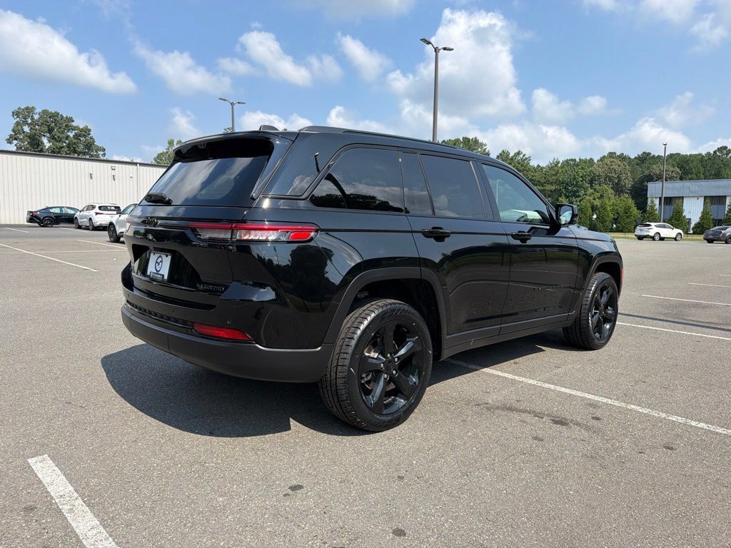 Used 2023 Jeep Grand Cherokee Limited w/ Luxury Tech Group II AWD/4WD image 8