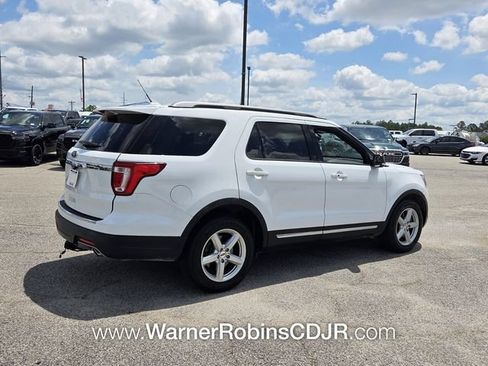 Used 2018 Ford Explorer XLT w/ Equipment Group 202A FWD image 13