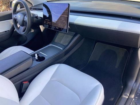 Used 2021 Tesla Model Y Long Range image 24