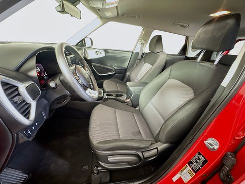Used 2024 Kia Soul LX w/ Option Group 015 FWD image 13