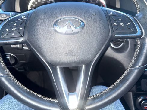 Used 2017 INFINITI QX30 Premium w/ Navigation Package image 15