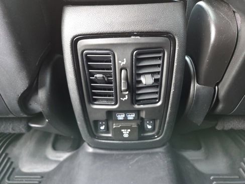 Used 2022 Dodge Durango GT image 33