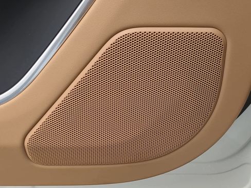 Used 2025 Land Rover Range Rover Long Wheelbase SE image 32