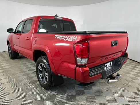 Used 2017 Toyota Tacoma 4x4 Double Cab image 2