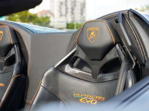Used 2021 Lamborghini Huracan EVO RWD image 4