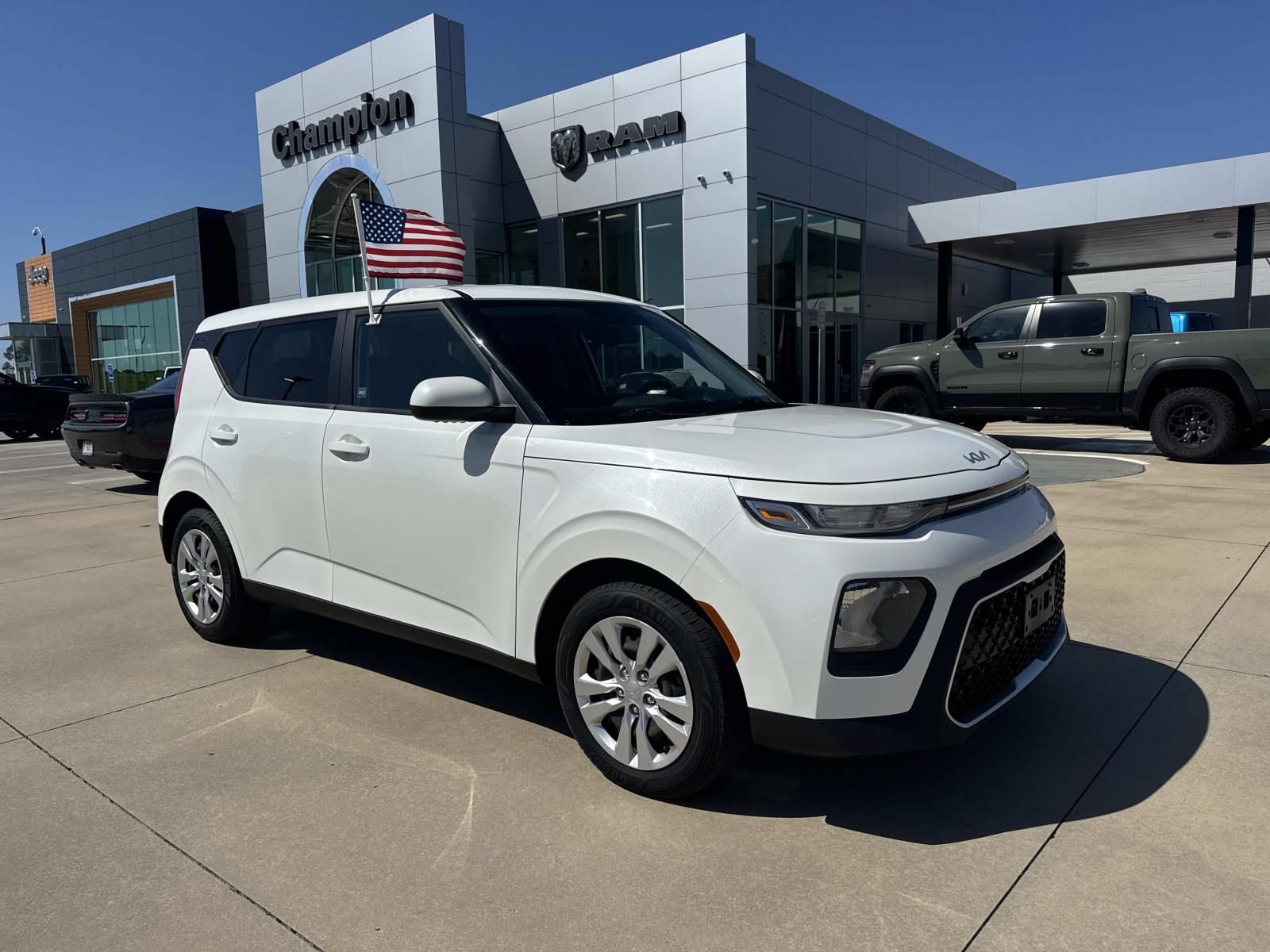 Used 2022 Kia Soul LX FWD image 1