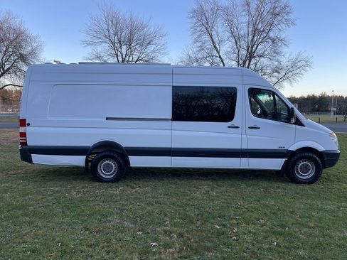 Used 2011 Freightliner Sprinter 2500 image 31