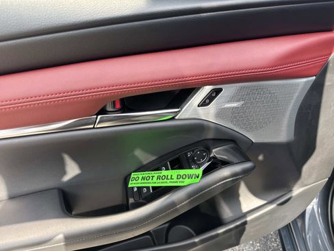 Used 2025 MAZDA MAZDA3 2.5 S Hatchback w/ Premium Pkg image 19