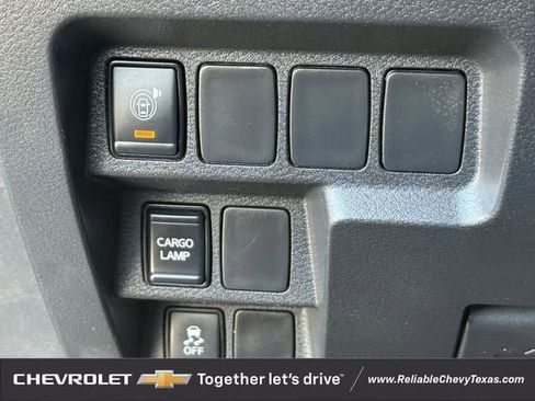 Used 2025 Nissan Frontier SV image 28