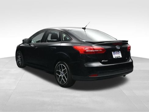 Used 2016 Ford Focus SE w/ SE Sport Package FWD image 3
