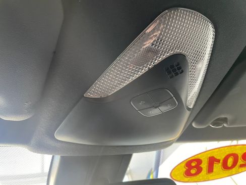 Used 2018 Toyota C-HR XLE FWD image 16