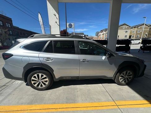 Used 2025 Subaru Outback Premium image 8