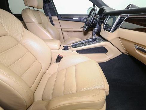 Used 2018 Porsche Macan Turbo image 18