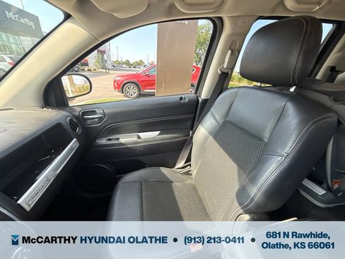 Used 2014 Jeep Compass Latitude AWD/4WD image 16