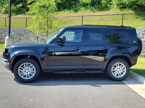 New 2025 Land Rover Defender 110 S image 6