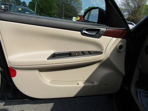 Used 2009 Chevrolet Impala LTZ image 15