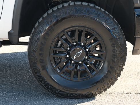 Used 2026 Chevrolet Silverado 2500 ZR2 image 14