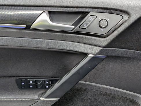 Used 2019 Volkswagen Golf 4-Door image 15