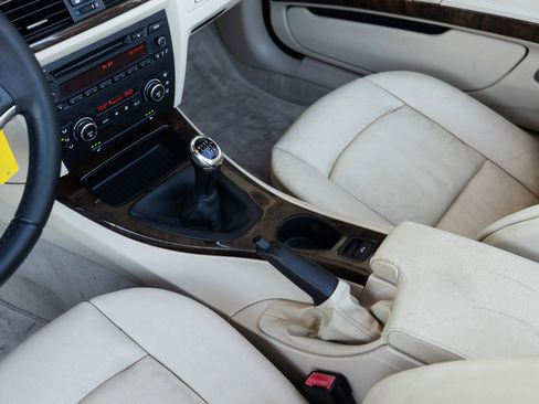 Used 2009 BMW 328i Convertible image 37