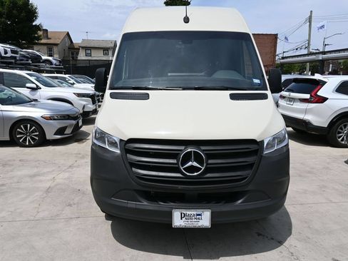 Used 2024 Mercedes-Benz Sprinter 2500 image 11