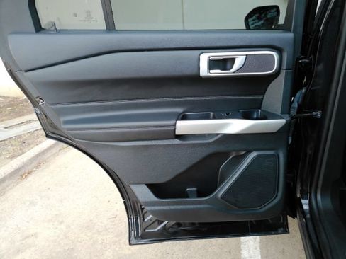 Used 2023 Ford Explorer XLT RWD image 17