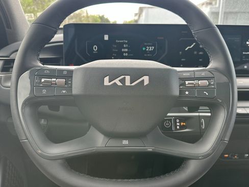 New 2026 Kia EV9 Light image 25