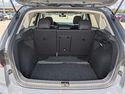 Used 2024 Volkswagen Taos SE w/ Panoramic Sunroof Package FWD image 13