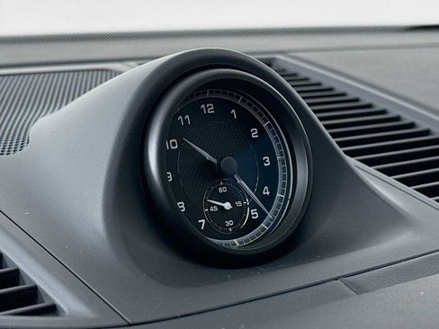 New 2026 Porsche Macan image 17