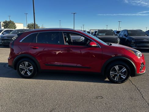 Certified 2022 Kia Niro LXS image 5